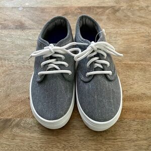 5/$20 NWOT 2 Boys Gray Lace Up Sneakers